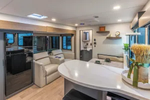 KZ Domani 241ML living area