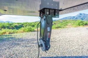 When most bolts were removed, the hitch fell to a vertical position.