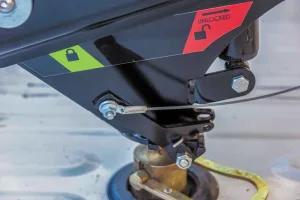 To unlock the hitch, pull the cable connected to the locking lever forward.