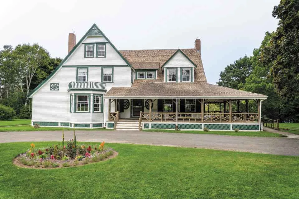 Prince Cottage serves lunch in its café and presents “FDR Happy Hour” each evening, complete with stories of FDR’s life and times.